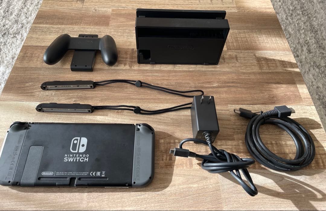 Nintendo Switch 本体と付属品