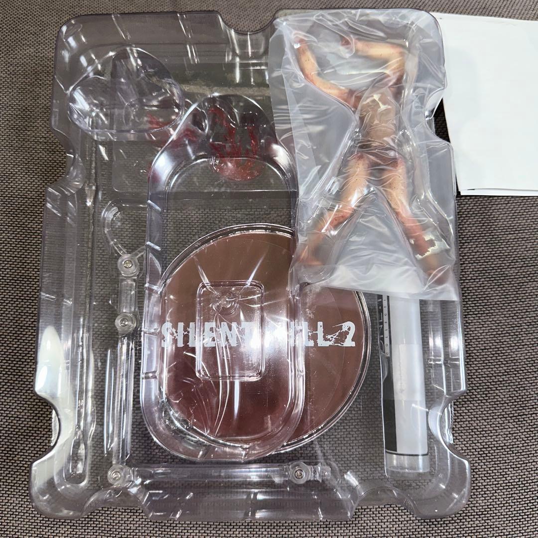 mezco one12 メズコ　ワン12 レッドピラミッドシング