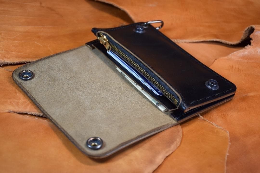 ホースバット　MARYAM社　トラッカーウォレット　ミドルサイズ　黒　茶芯