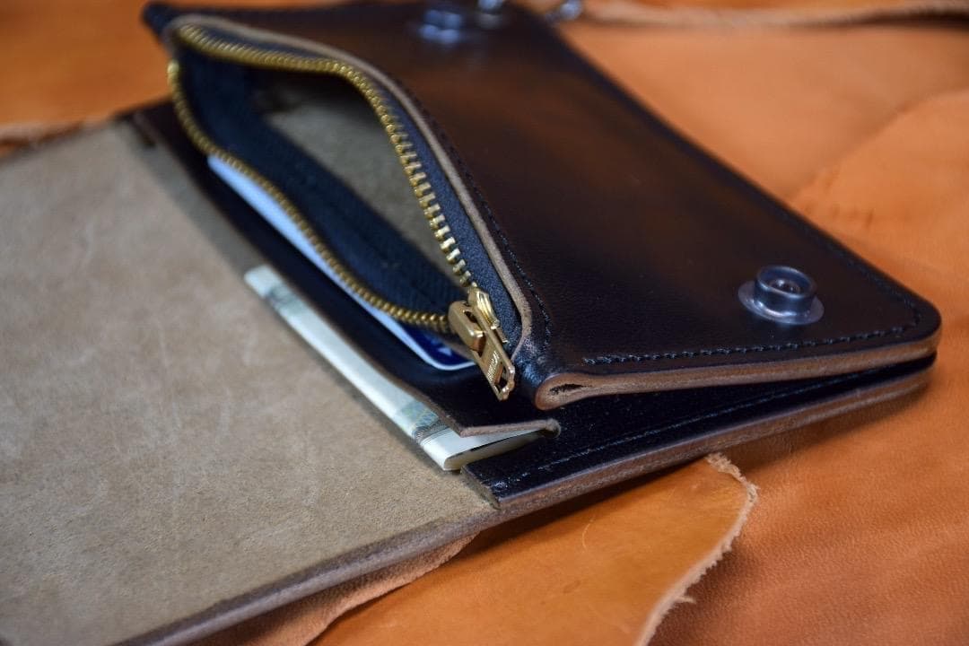 ホースバット　MARYAM社　トラッカーウォレット　ミドルサイズ　黒　茶芯