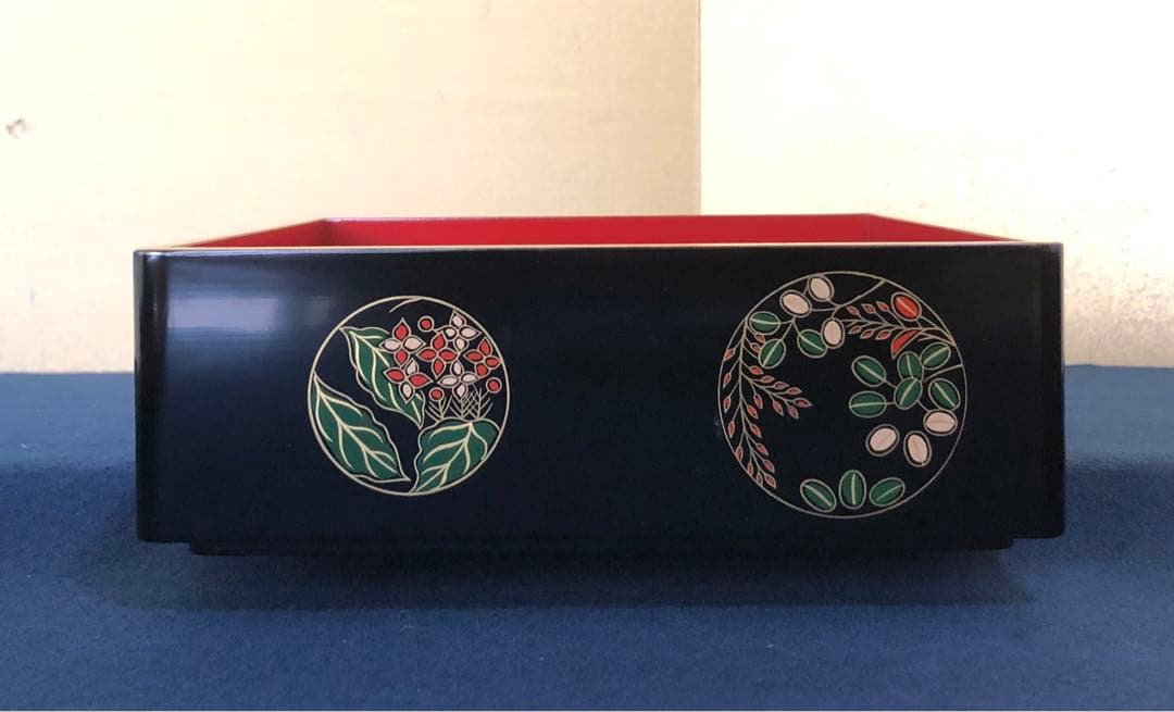 《R》黒内朱 花丸蒔絵 二段重 替蓋 重台付 木製漆器 木箱　251218か1