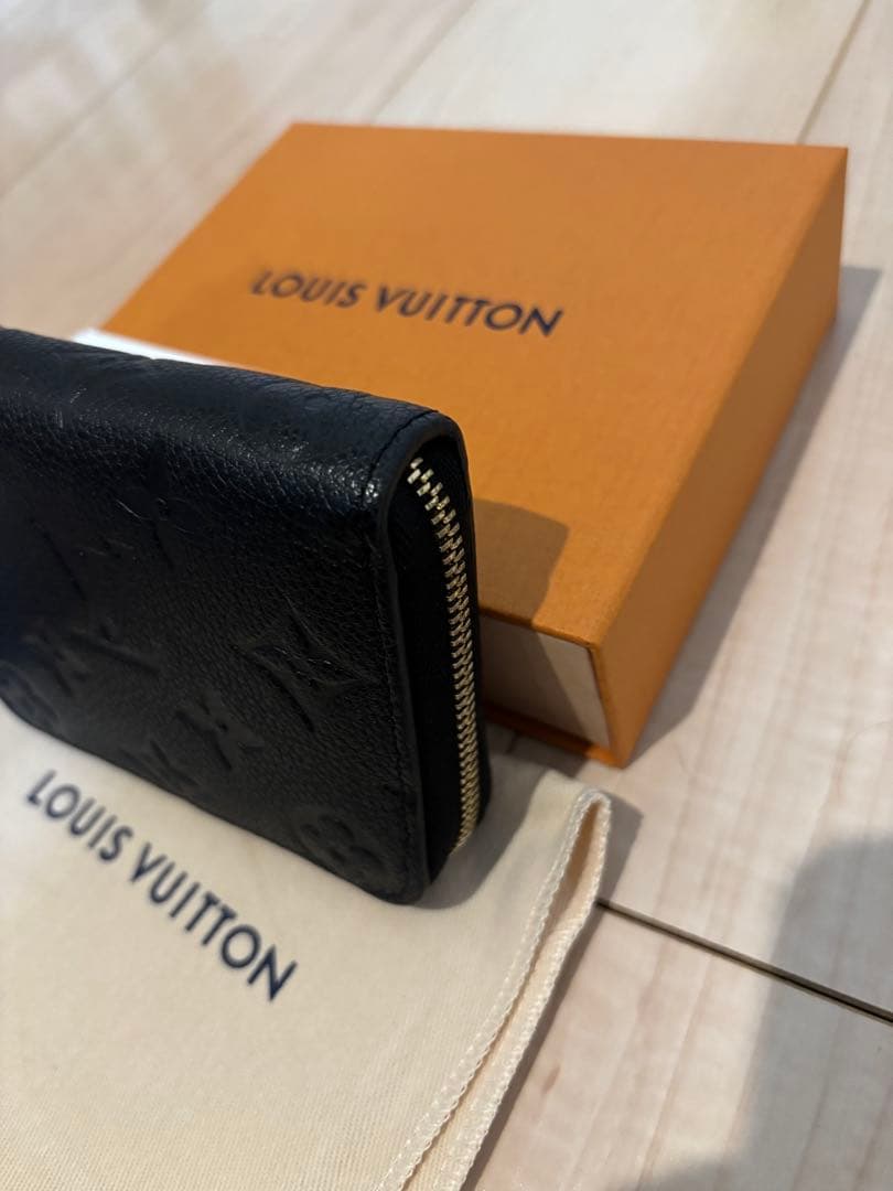 LOUIS VUITTON ジッピーパースモノグラムアンプラント