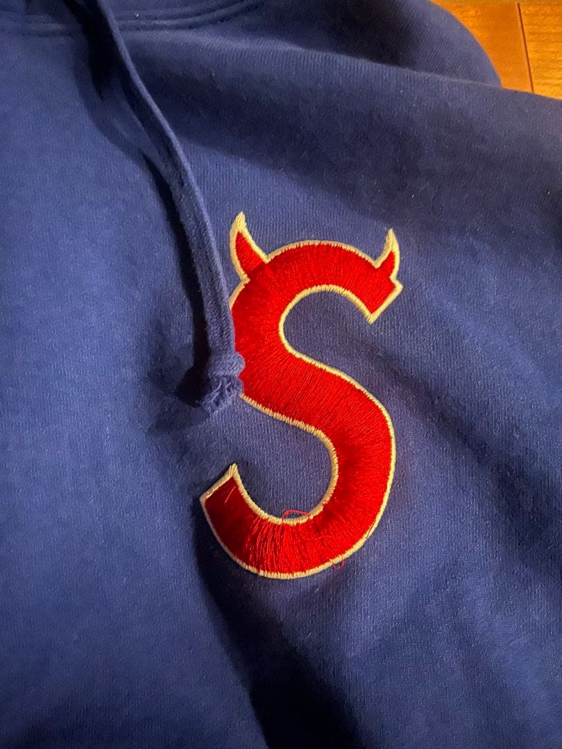 Supreme 刺繍Sロゴ ツノ　パーカー 青　L 堀米