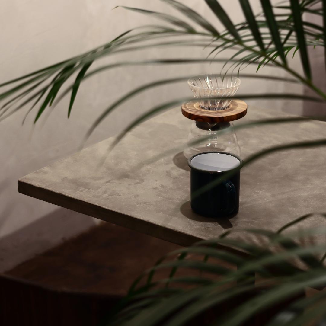 薄塗りモルタル｜カフェテーブル｜サイドテーブル｜店舗什器｜店舗｜飲食店