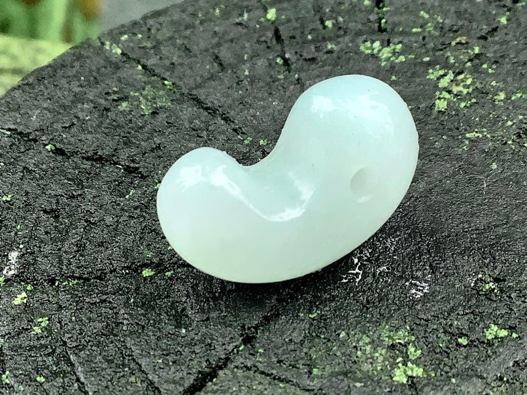 ✳極上品‼️ 糸魚川翡翠氷アイスジェイド 天授の勾玉をお身近に