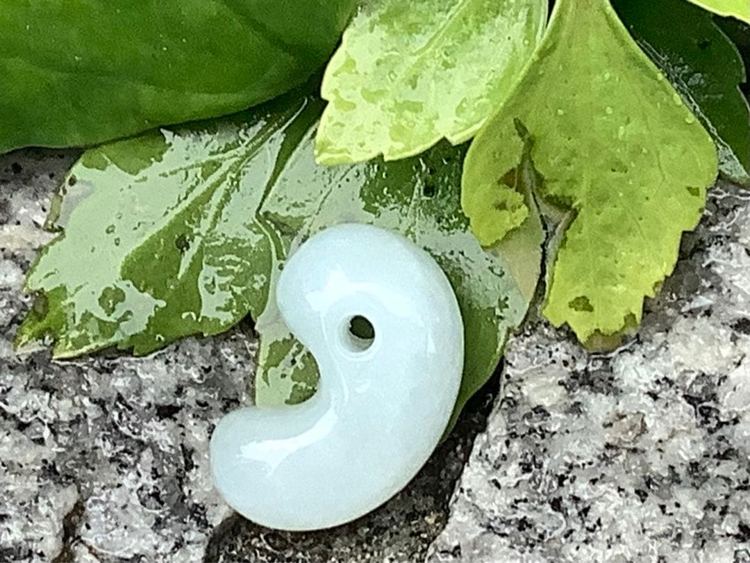 ✳極上品‼️ 糸魚川翡翠氷アイスジェイド 天授の勾玉をお身近に