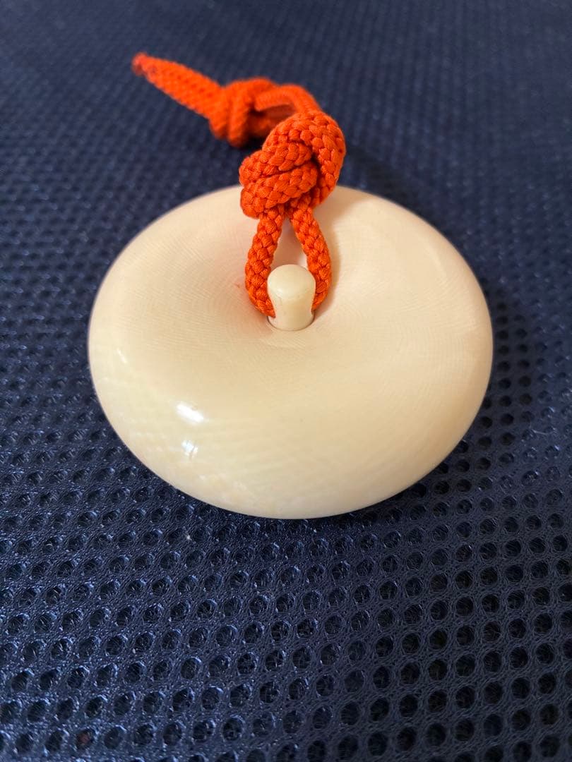 エム・ナマエ作 空飛ぶゾウ