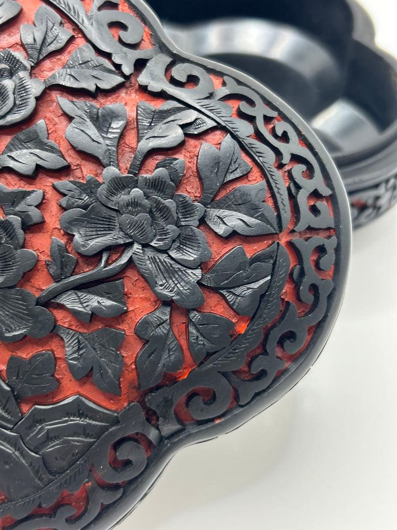 中国　堆黒　牡丹紋菱型蓋紋　送料込み0823