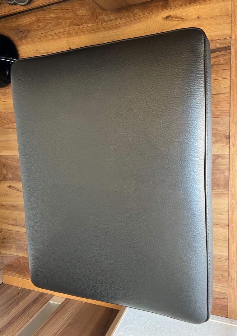 kelvin giormani 総黒革張 スツール　オットマン