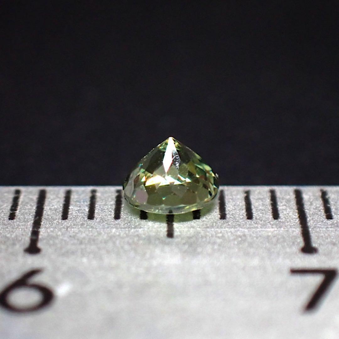 マダガスカル/アンバンジャ産】デマントイドガーネット