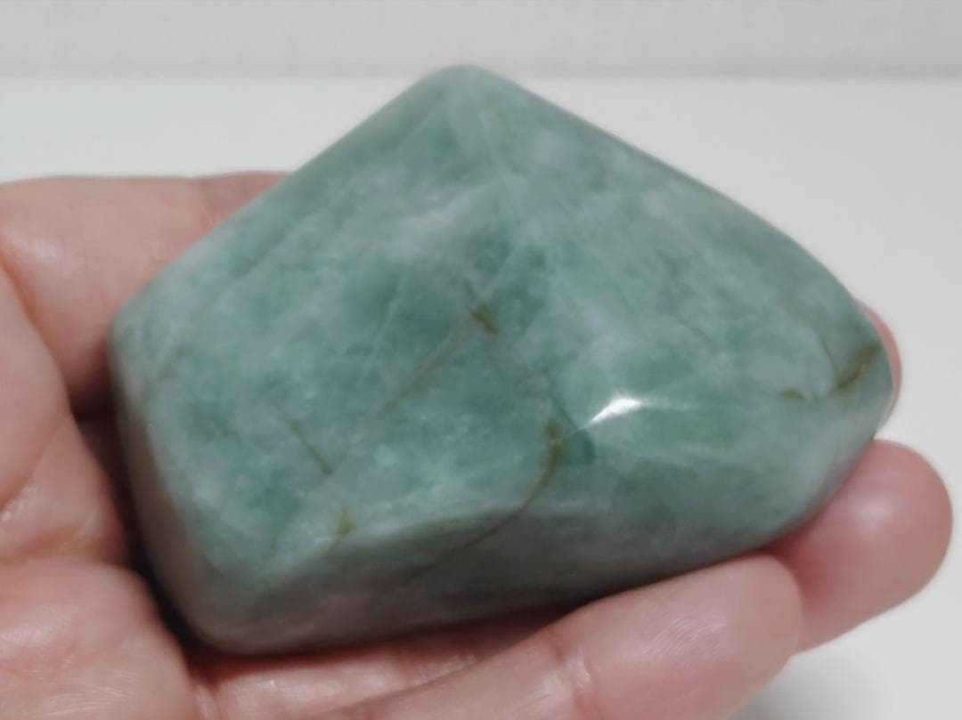 淡緑 177g 翡翠 ヒスイ 原石 鉱物 鉱石 鑑賞石 自然石 誕生石 水石