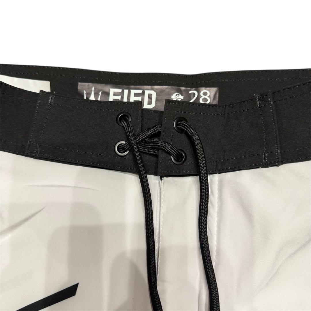 は*ま様 【新品✨️】ファイド サーフパンツ 水着 ホワイト ストライプ