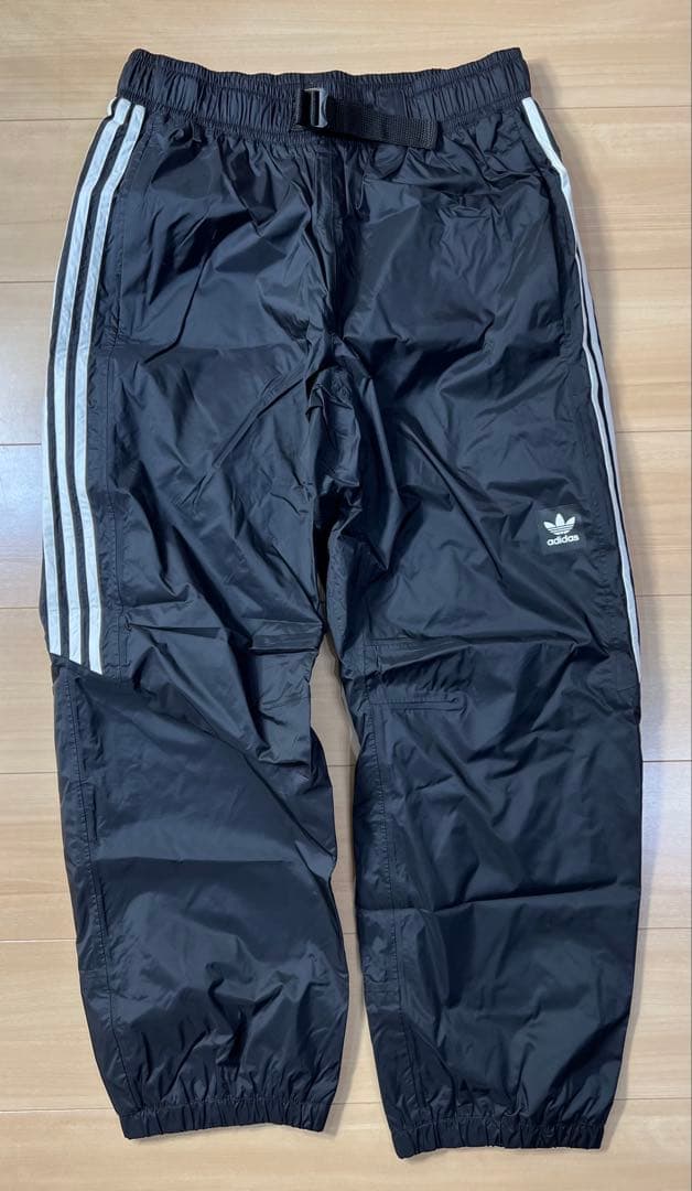 アディダスオリジナルスのスノボウェア上下セット