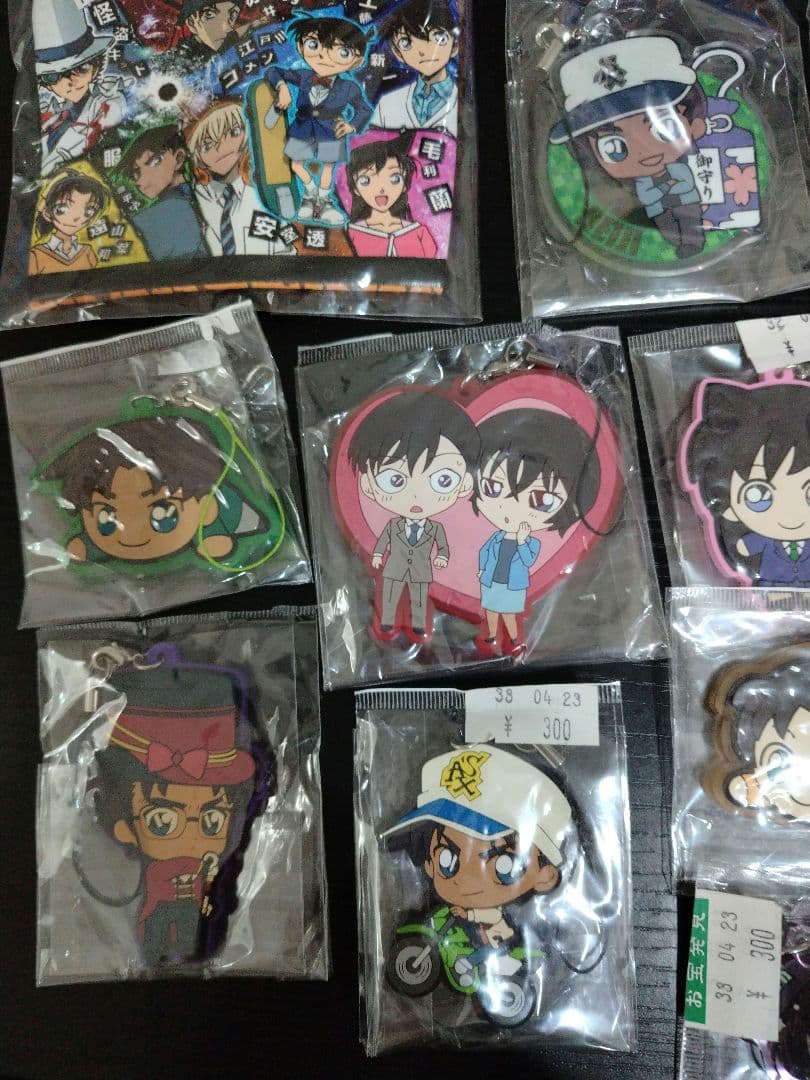 名探偵コナングッズ　アクスタ　ラバスト　缶バッチ他 まとめ売り　30個以上