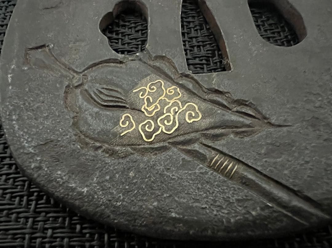 鉄地撫角形武者図鍔 金象嵌 刀装具 武具 時代物 無銘 アンティーク