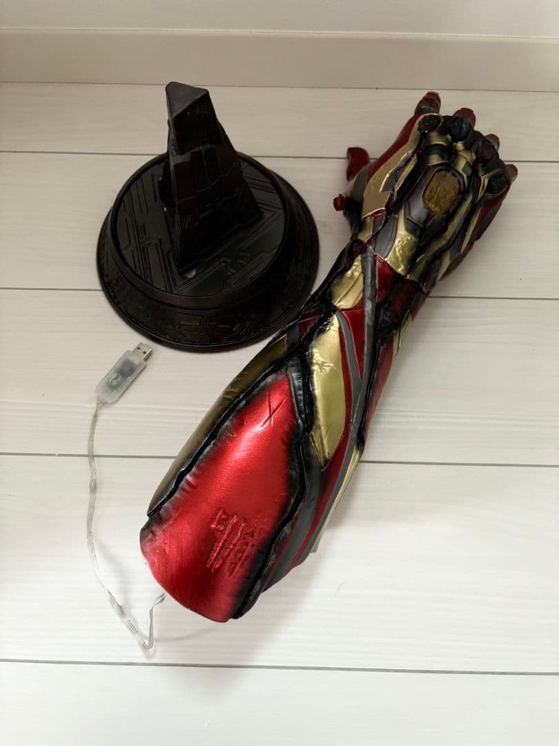 新品未使用です！アイアンマンのナノ・ガントレット 1/1 レプリカ LED