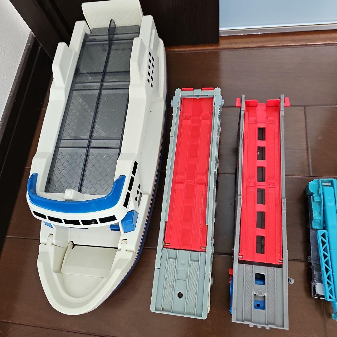 トミカまとめ売り　キャリアカー、フェリー付き