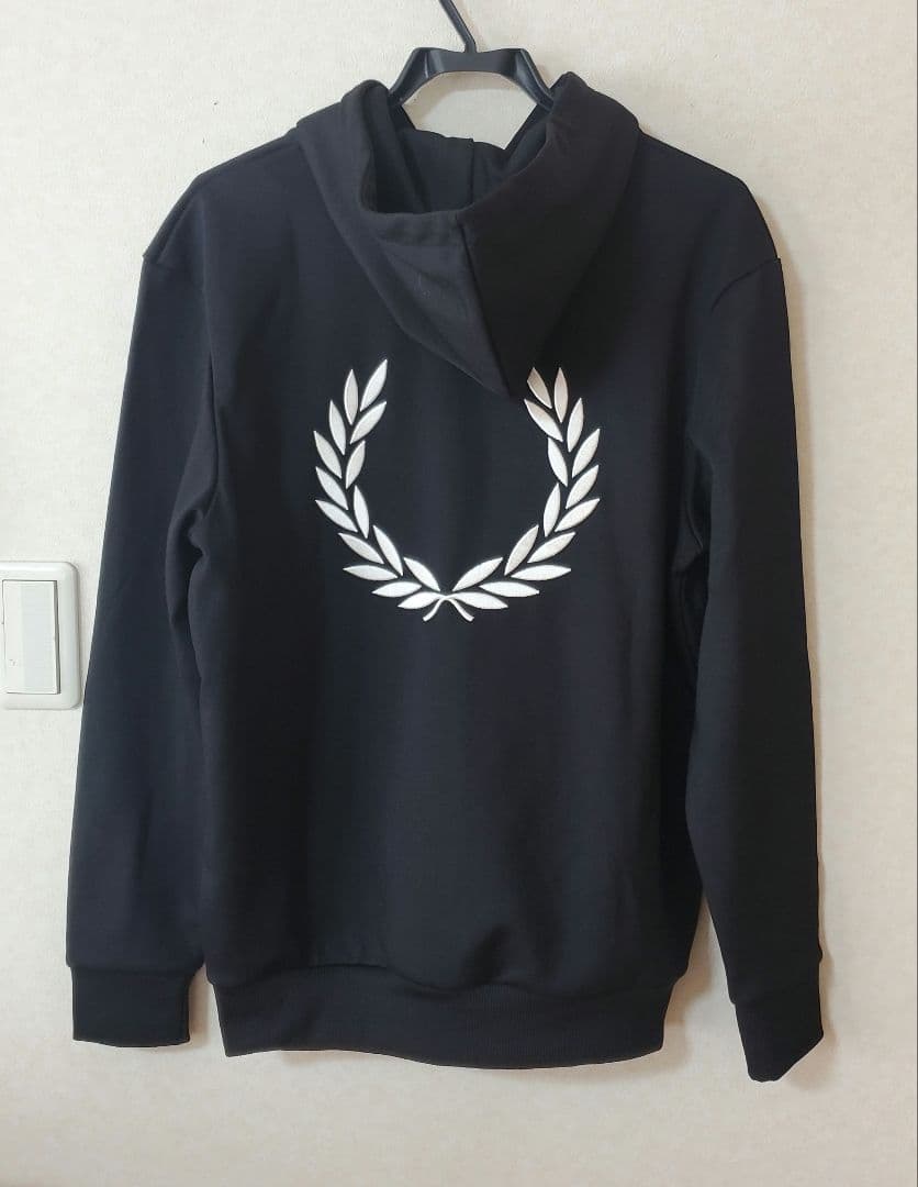 【美品】フレッドペリー パーカー バックロゴ 黒