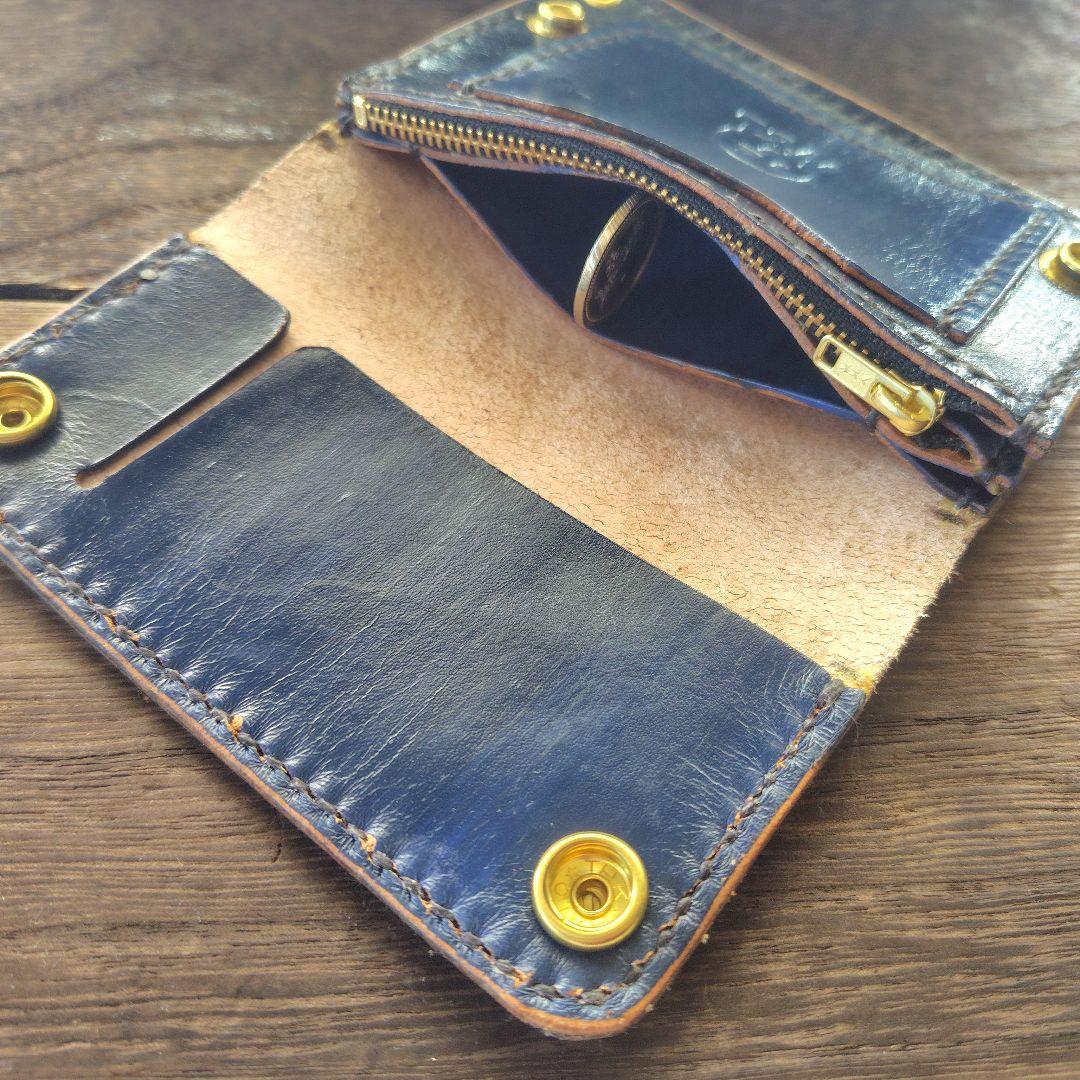 ミドルサイズ トラッカーウォレット 黒＆ネイビー 桜