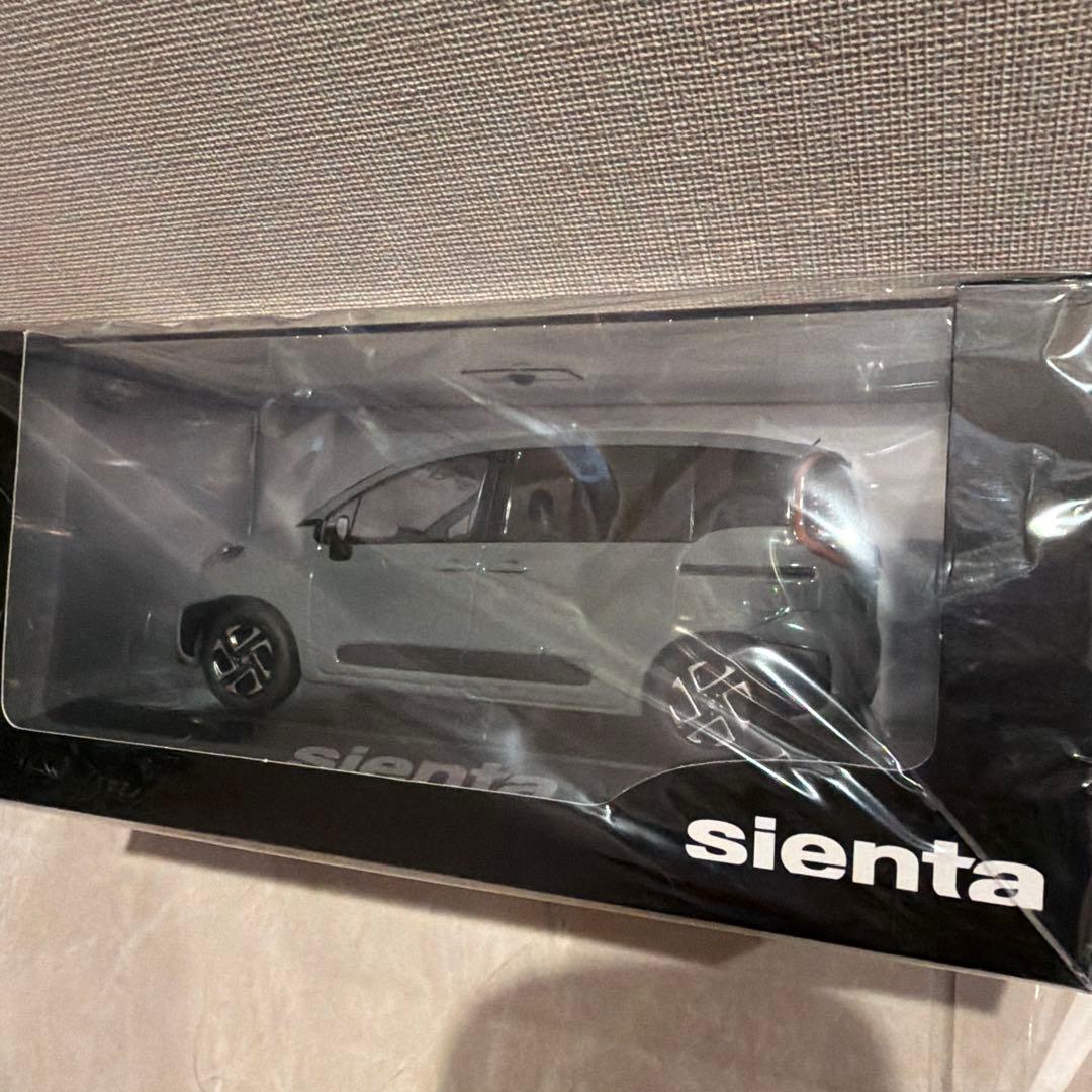 Toyota sientaミニカー