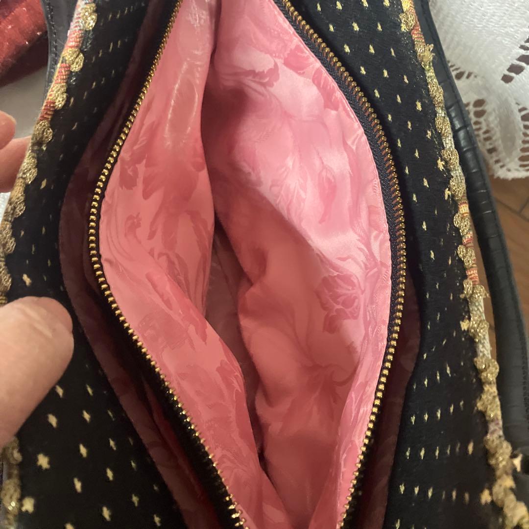 タイムセール‼️美品‼️シンクビービーズ刺繍 黒 ハンドバッグ 中型