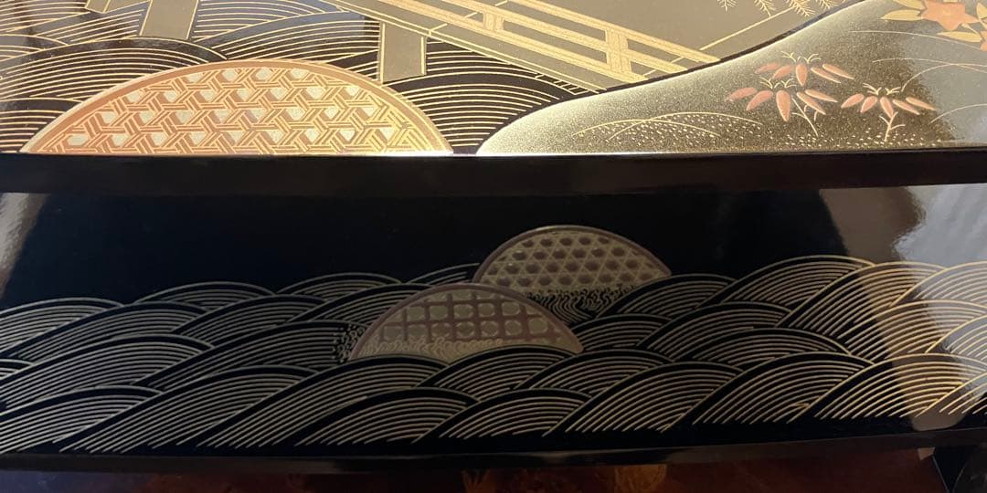 最高級　金箔装飾の漆台　台座　本漆