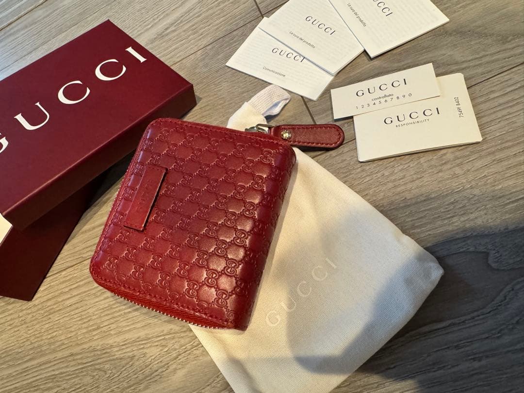 GUCCI グッチ　二つ折り財布　コンパクト　赤　レッド　美品
