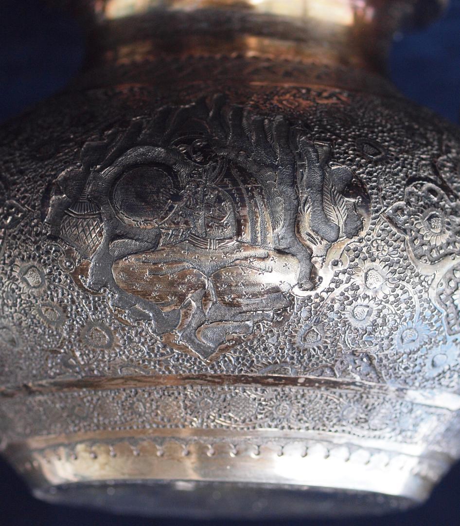 1970年央制作、イラン伝統彫金細工が楽器を奏でる人や花を