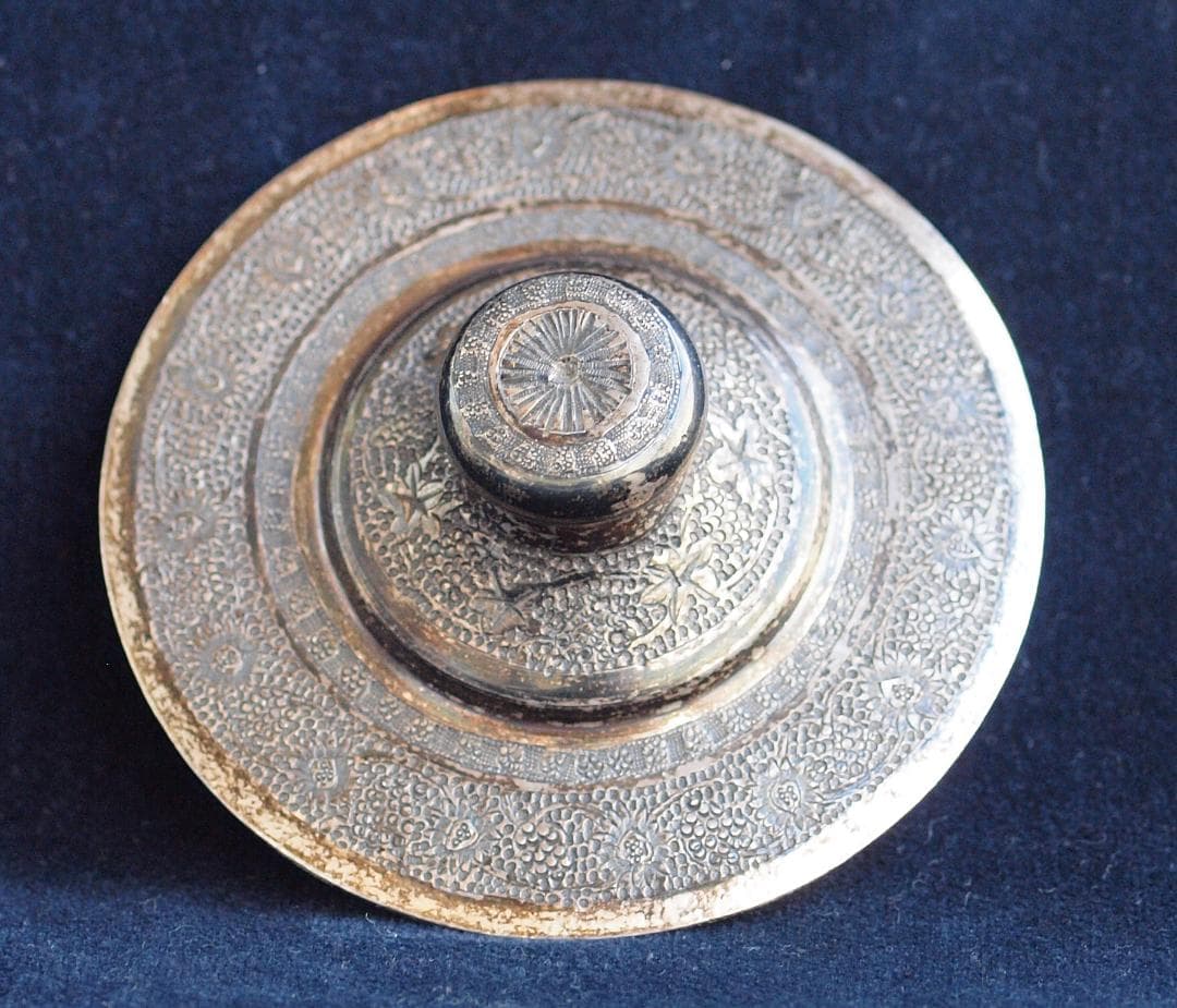 1970年央制作、イラン伝統彫金細工が楽器を奏でる人や花を