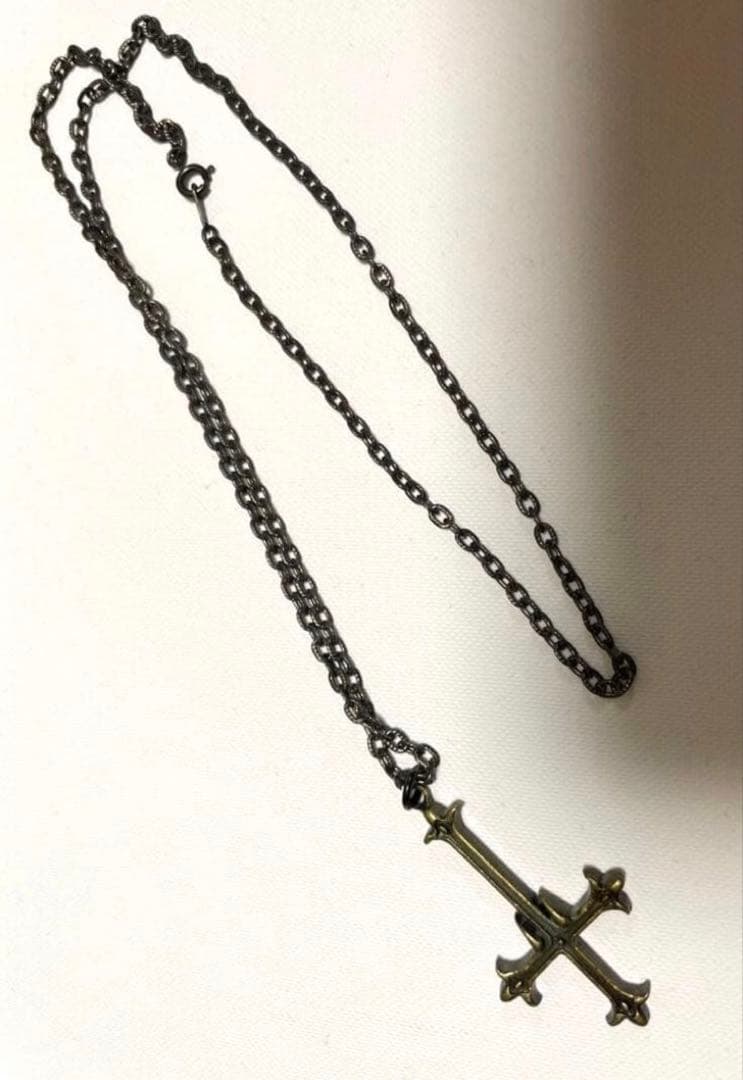 HUNTER×HUNTER クロロ 逆十字ネックレス OVA初回特典 - メルカリ