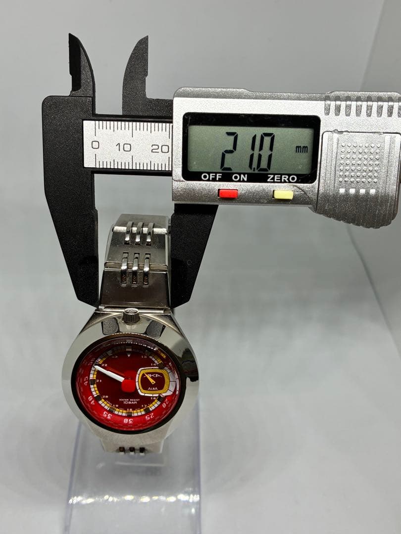 希少✨SEIKO ALBA AKA V707-0A10 クォーツ 腕時計　レッド