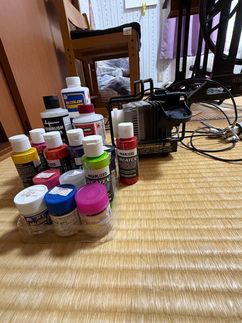 エアブラシコンプレッサーとアクリル塗料セット