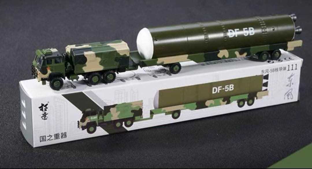 8台セット　ミニカー 1:100 軽装甲機動車　ミサイル運搬車