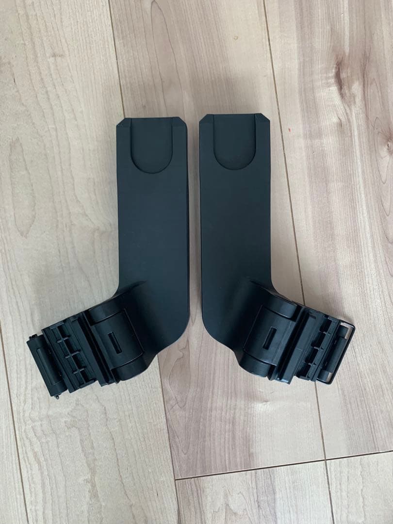 りお様【Cybex】エイトンs2 i-size ベース アダプタ 3点セ