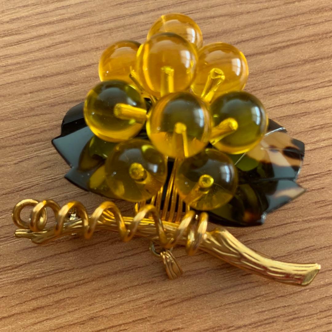 ヴィンテージ】本鼈甲 ブドウの形 ブローチ - メルカリ