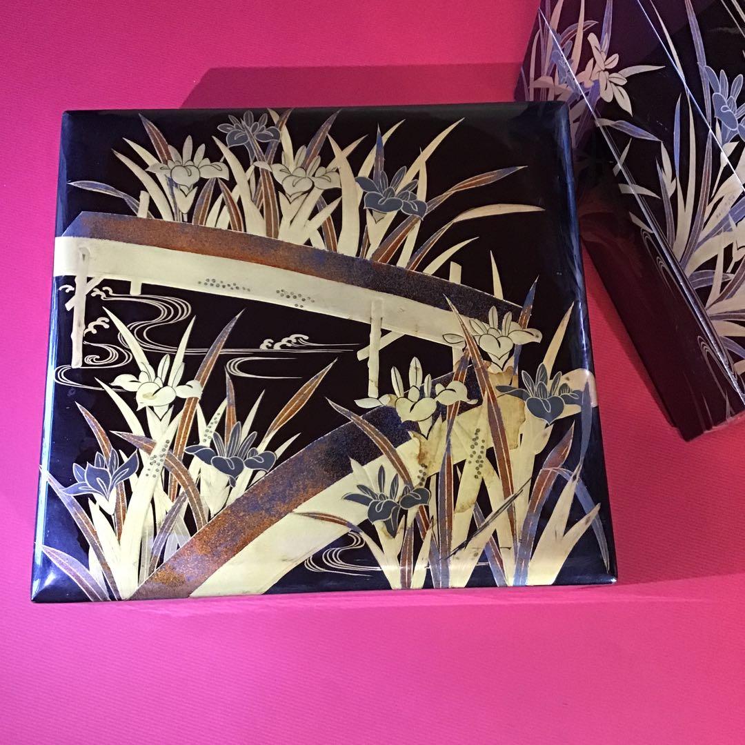 金銀蒔絵 「燕子花」重箱 明治期. Z4