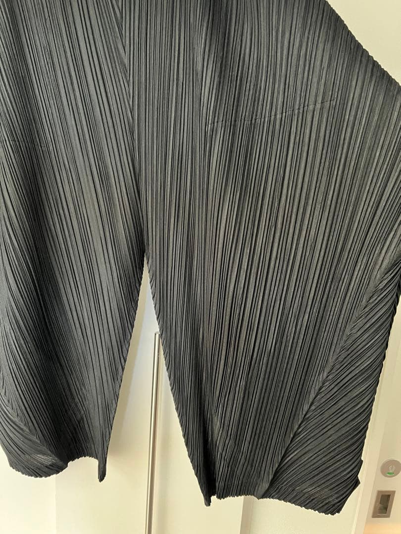 pleatsplease シッカーパンツ　黒