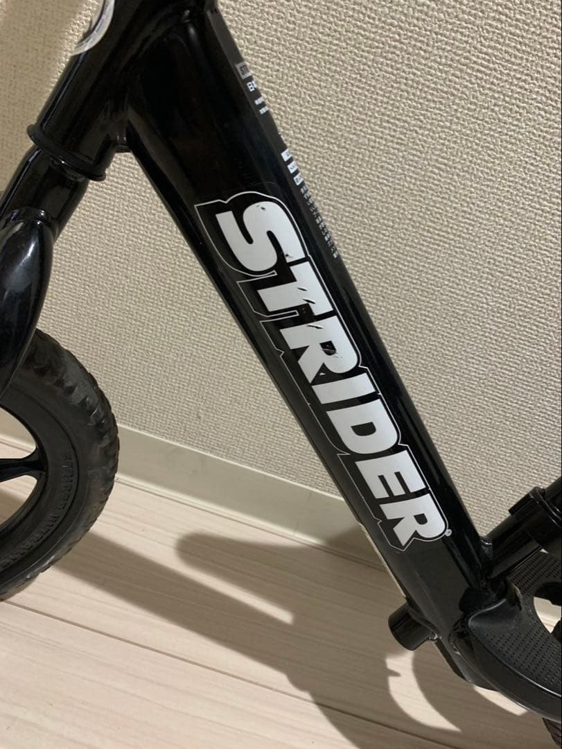 STRIDER ブラック バランスバイク 12インチ