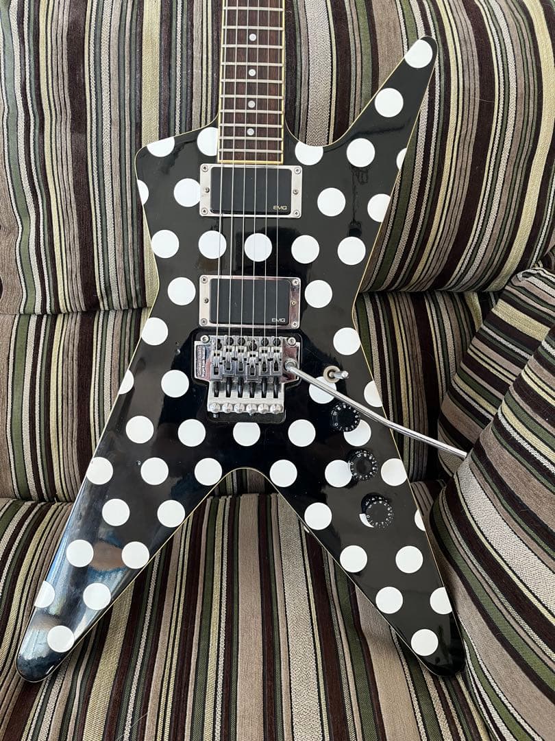 カワイイ！　スーパーギタリストモディファイ　Deanギター　EMGサウンド