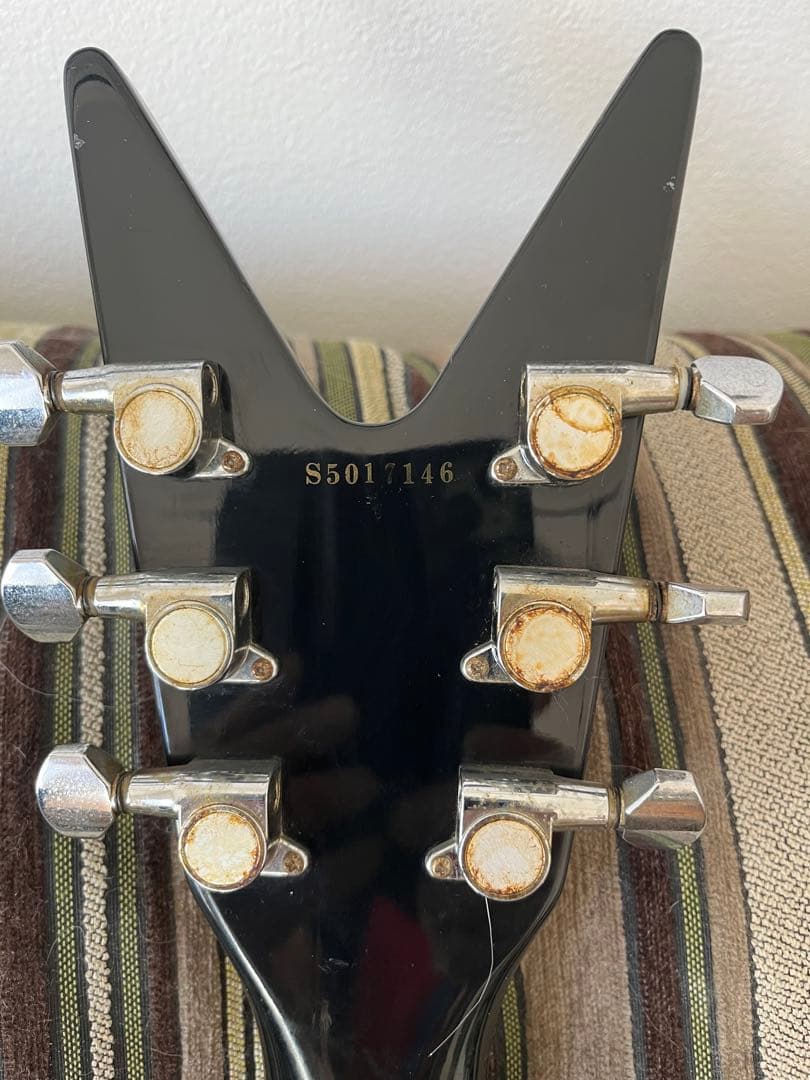 カワイイ！　スーパーギタリストモディファイ　Deanギター　EMGサウンド