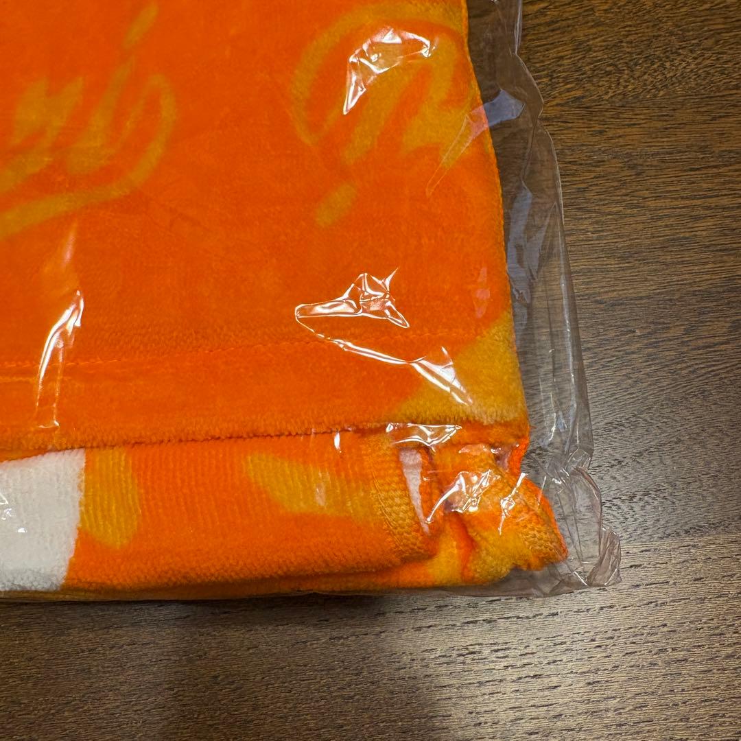 Fes 2024 優里 ロゴ入りフード付きタオル オレンジ - メルカリ