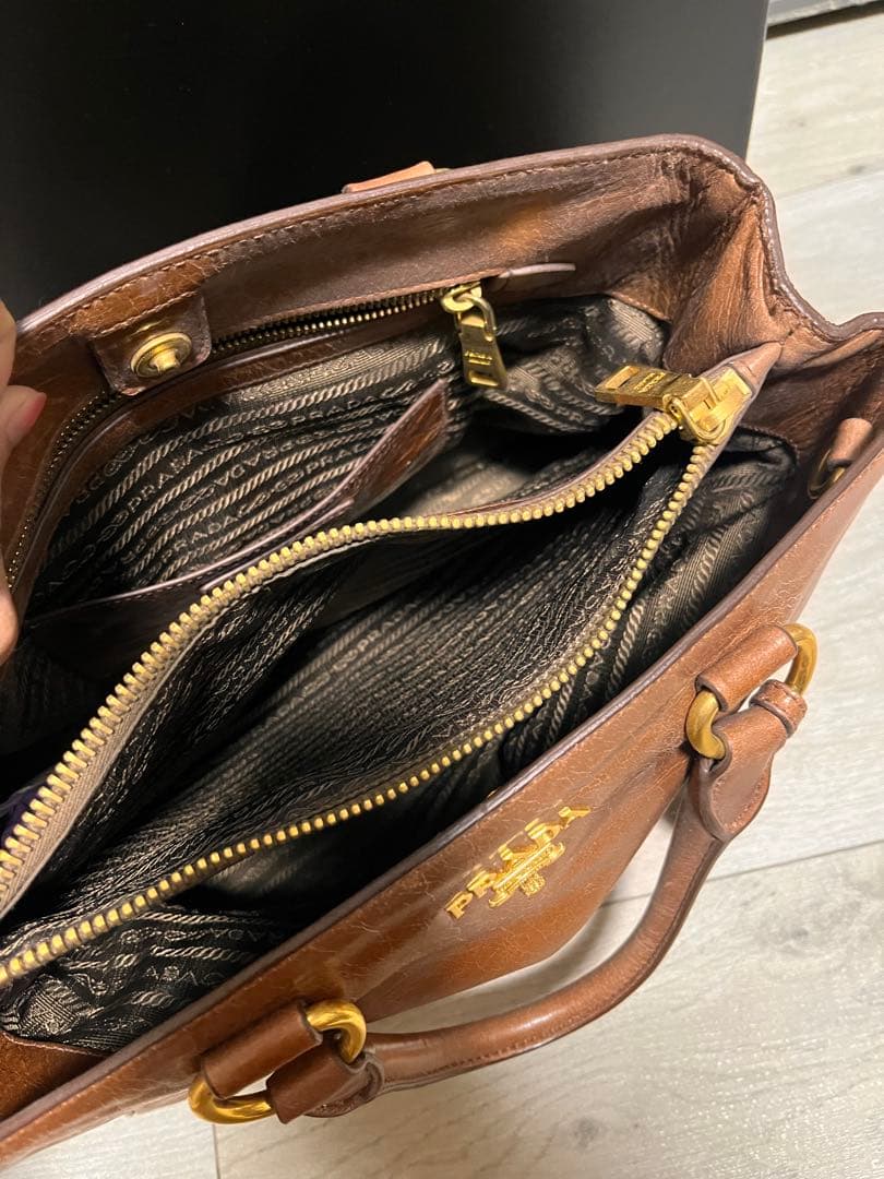 PRADA ブラウンハンドバッグ
