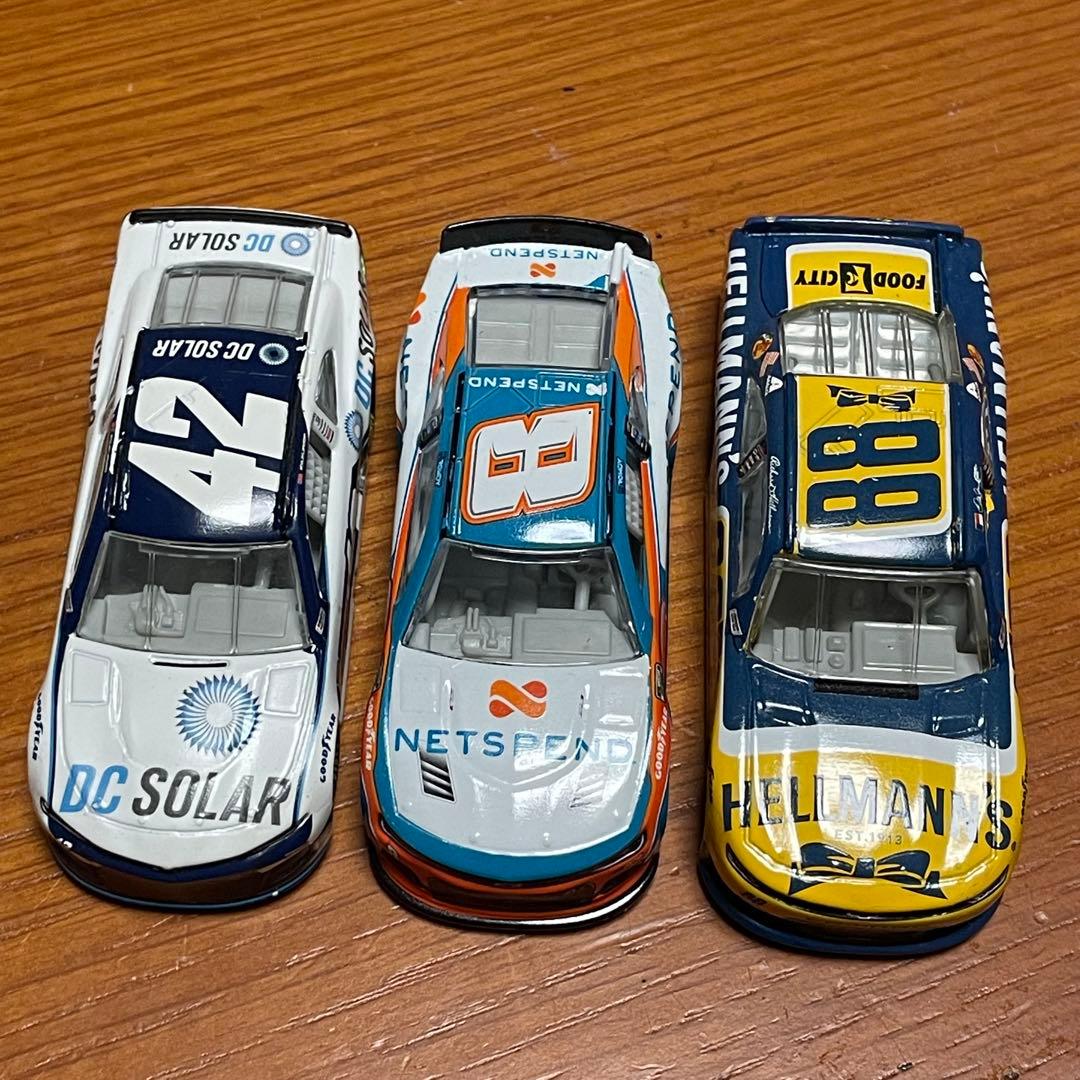 ナスカー 1/64 CUP CAR xfinity CAR 比較