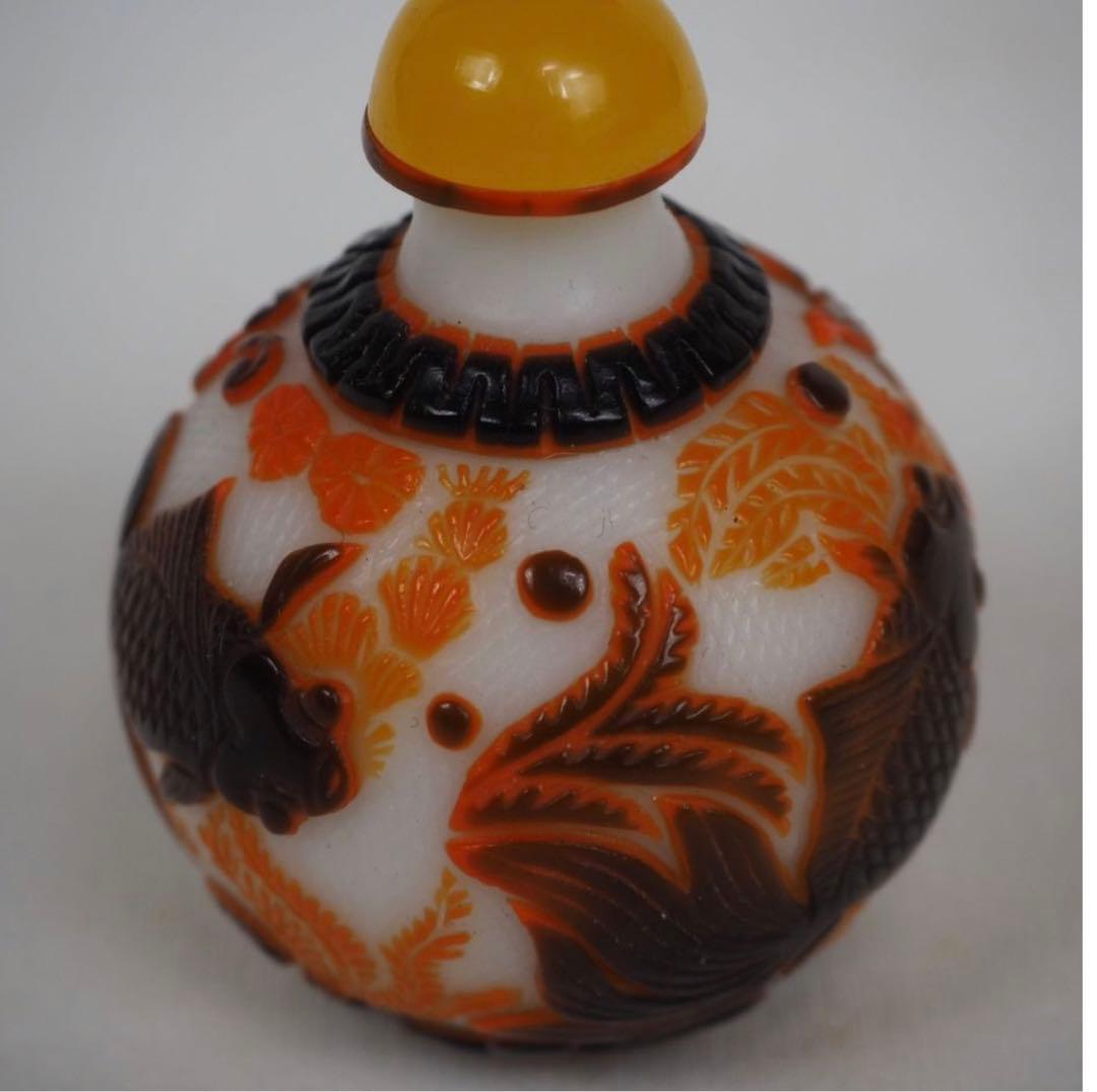 送料無料 色被せガラス 細密彫刻ガラス小瓶 中国古玩骨董 高さ5.8cm