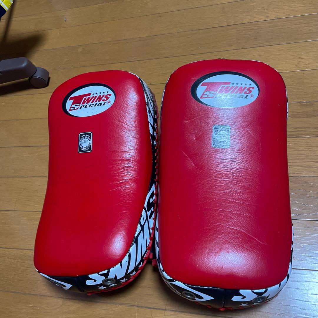 TWINS SPECIAL キックミット 赤/黒 Mサイズ 割引 ボクシング キック