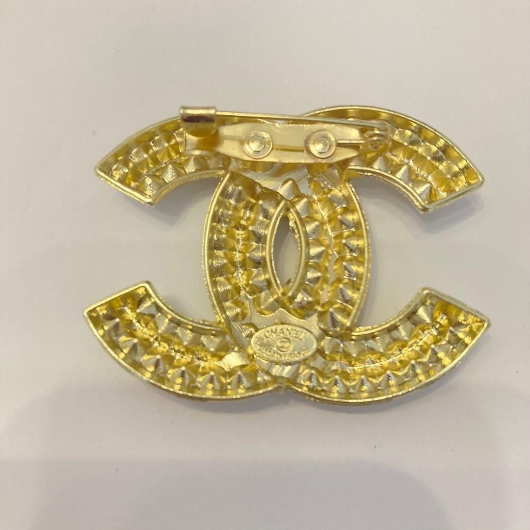 CHANEL ダブルCロゴ ゴールドクリスタルブローチ ノベルティ - メルカリ