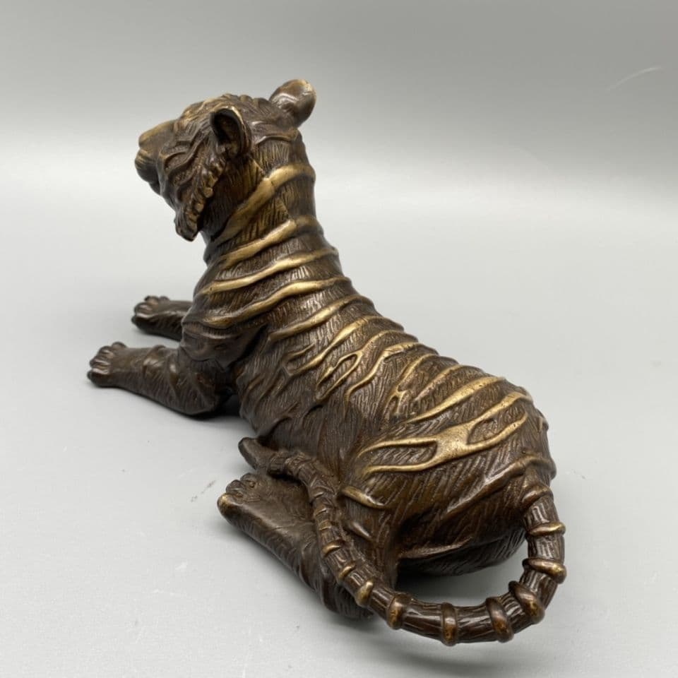 銅器 虎 臥虎 干支虎 茶台 事務室 玄関開運 風水招財 装飾品 工芸品 置物