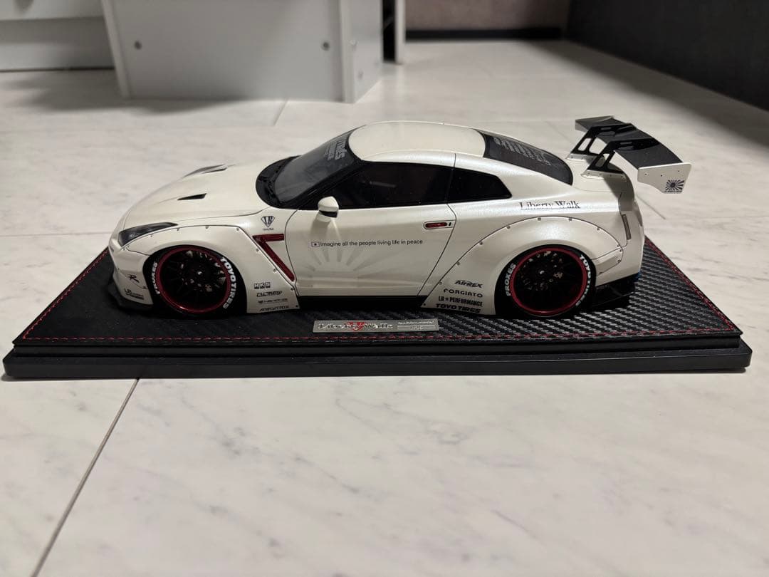 GTR R35リバティーウォーク1/18 イグニッションモデル