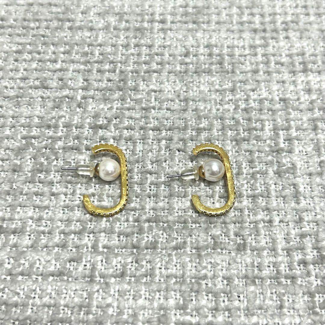 ステラハリウッド ビジューラインパールピアス(ゴールド)