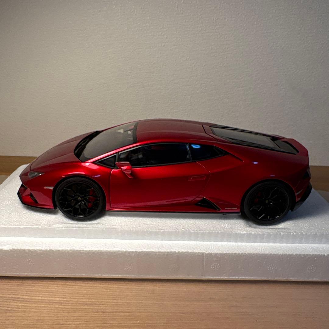 オートアート　ランボルギーニ　ウラカン　EVO 1/18 ミニカー　レッド